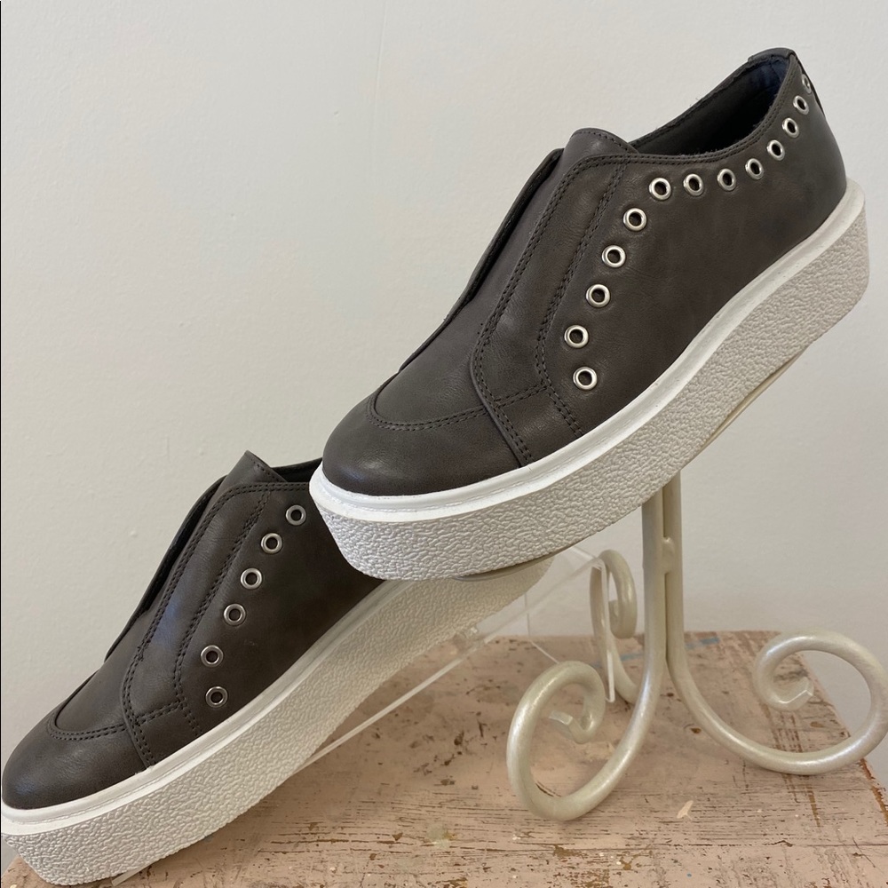 Coconuts by Matisse grey slide on